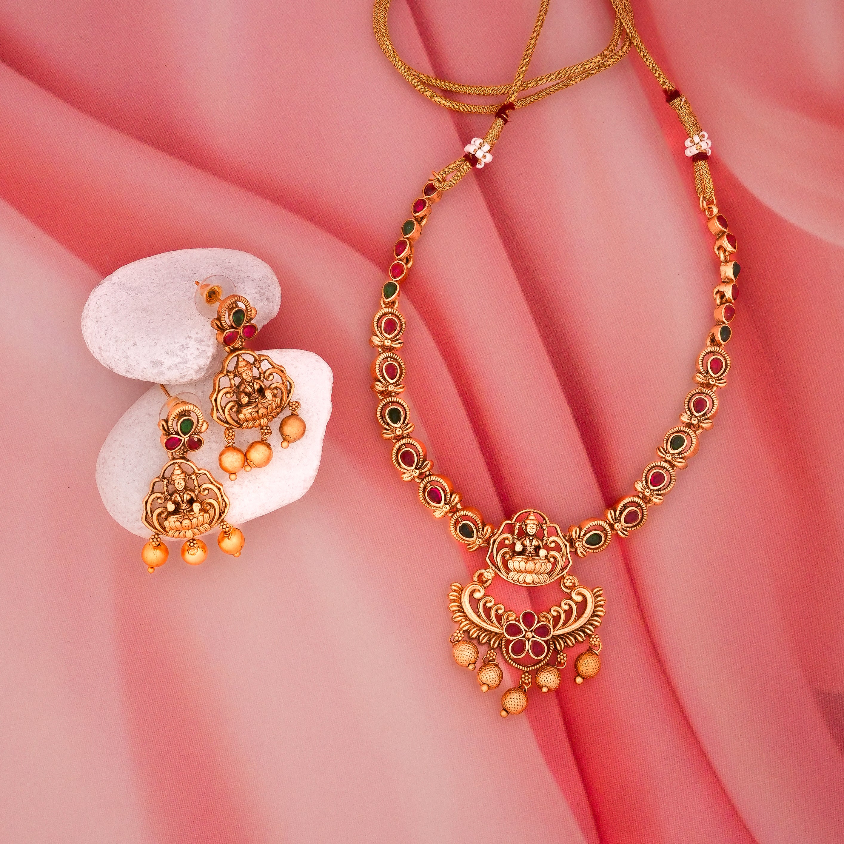 ANTIQUE JEWELLERY