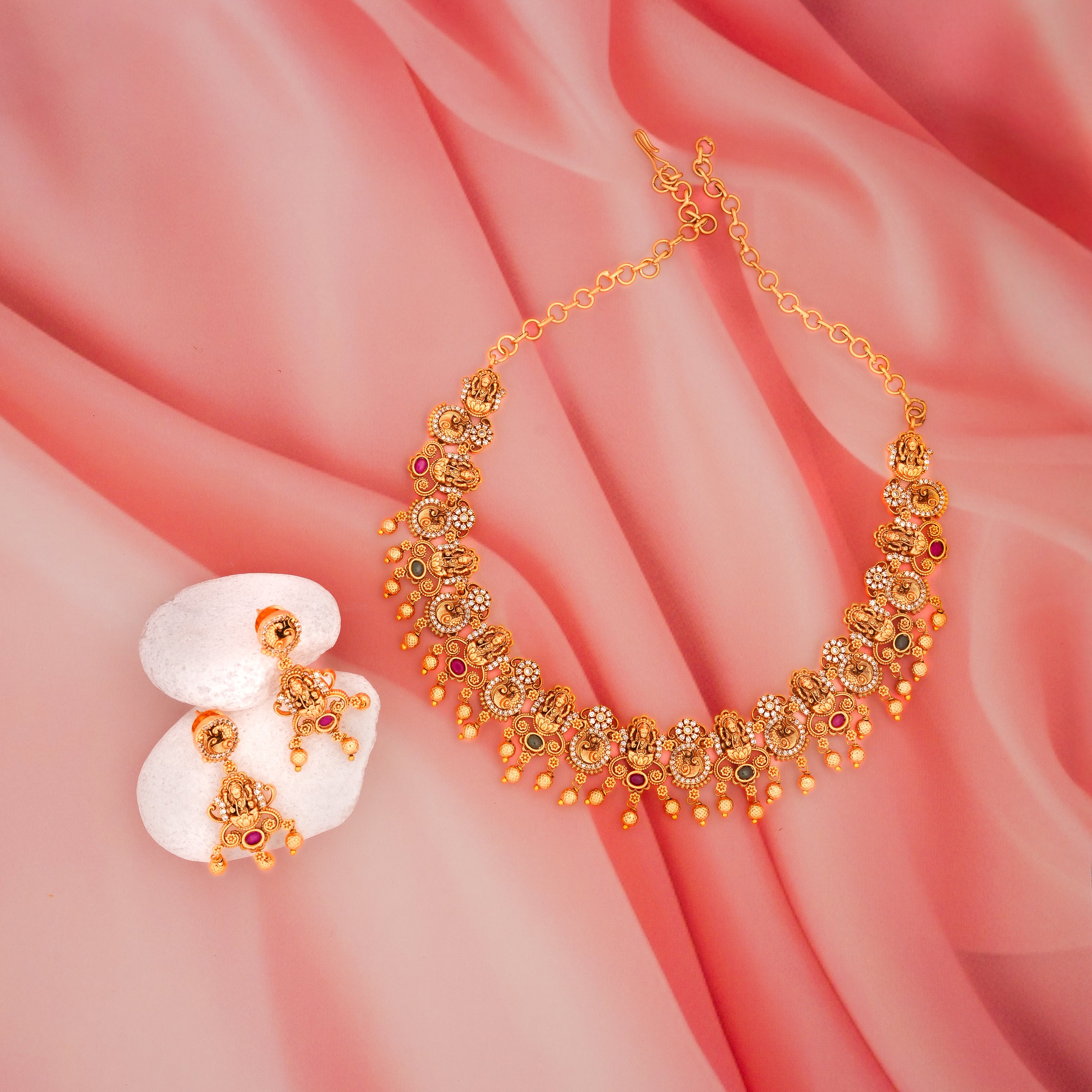 ANTIQUE JEWELLERY