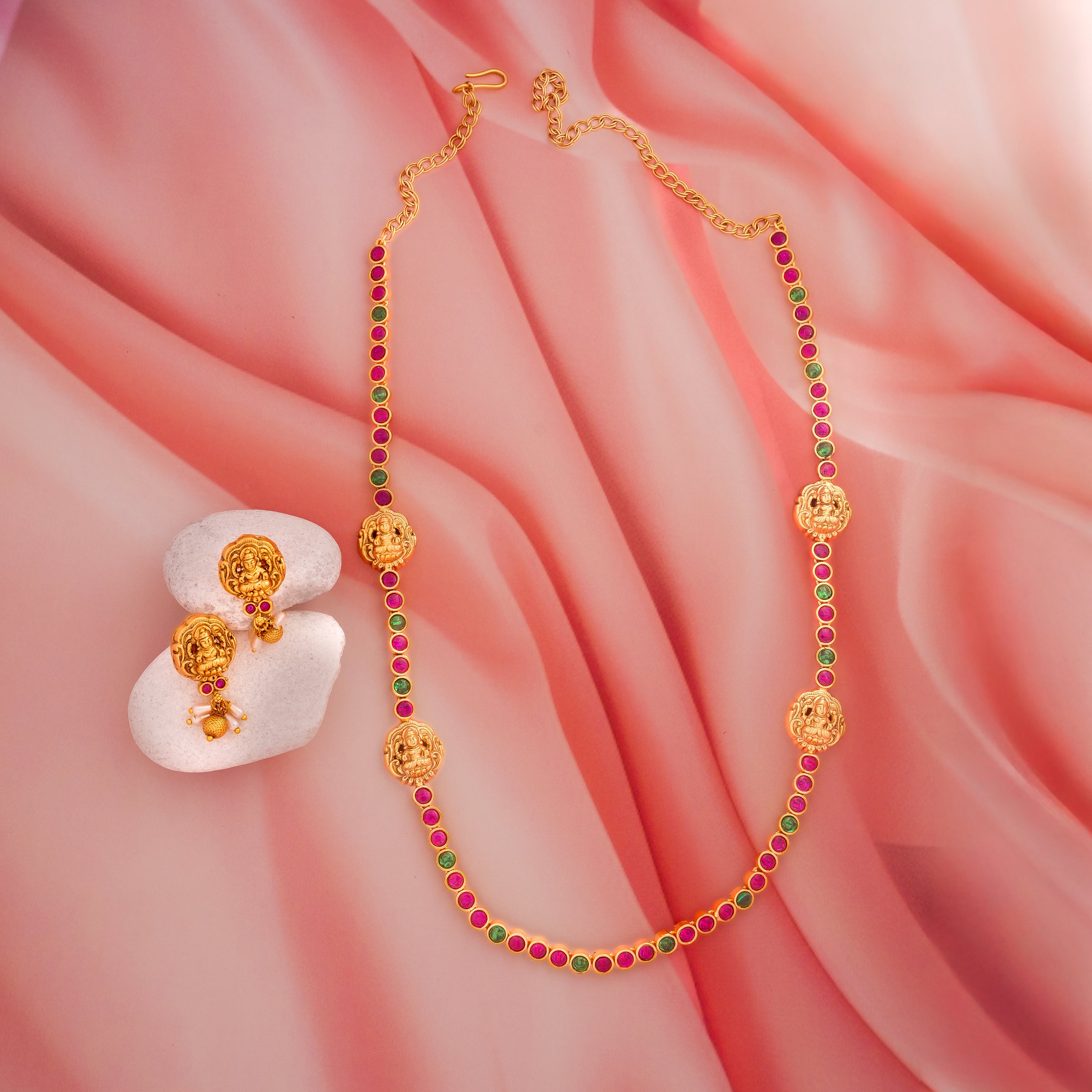 ANTIQUE JEWELLERY